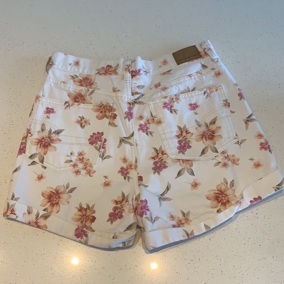 Floral American Eagle Summer Shorts - Picture 4 of 5